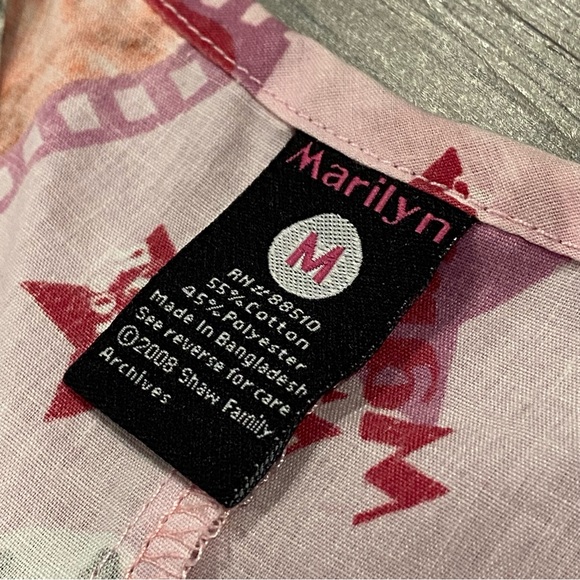 Marilyn Monroe Pink Scrub Top Women’s Medium Medical/Dental Short Sleeve Shirt - Picture 3 of 10